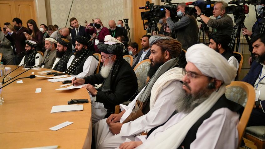 Három hónappal kinevezése után először üzent a nyilvánosságnak a tálib miniszterelnök