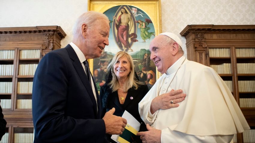 Ferenc pápa és Joe Biden kerülték a vitás témákat
