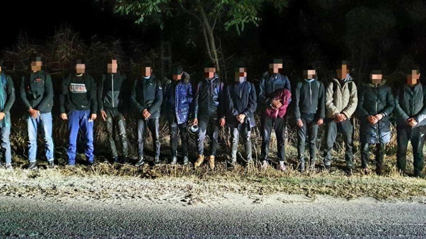 Cseh rendőrök segítségével tartóztatták fel a migránsokat
