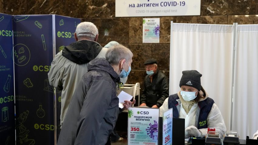 Ukrajnában február közepén tetőzhet a járvány