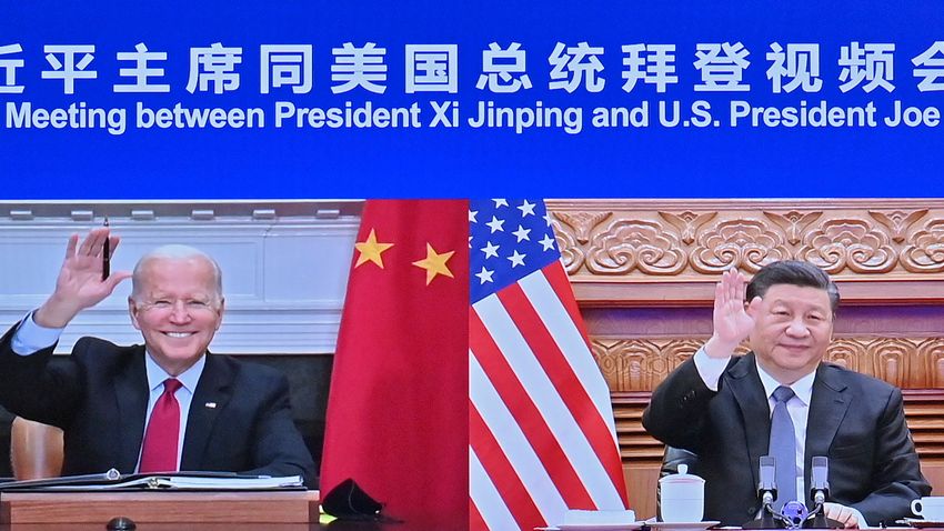 Feszültségek közepette sürgette a békés együttélést Biden és Hszi