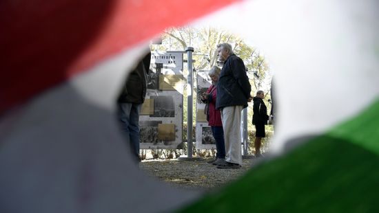 Nemzeti gyász: a szovjet csapatok bevonulására emlékezik az ország