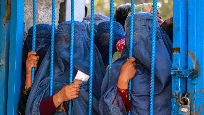 Nők tucatjai tüntettek Kabulban a jogaikért