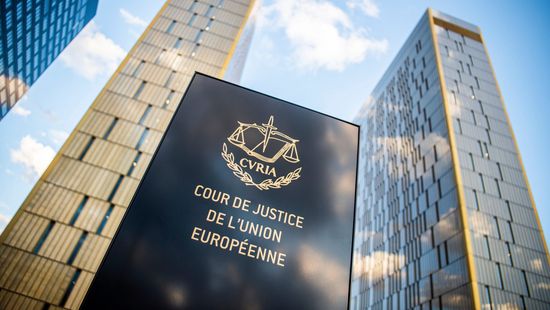 A luxembourgi főtanácsnok szerint nem sért uniós jogot a jogállamisági rendelet