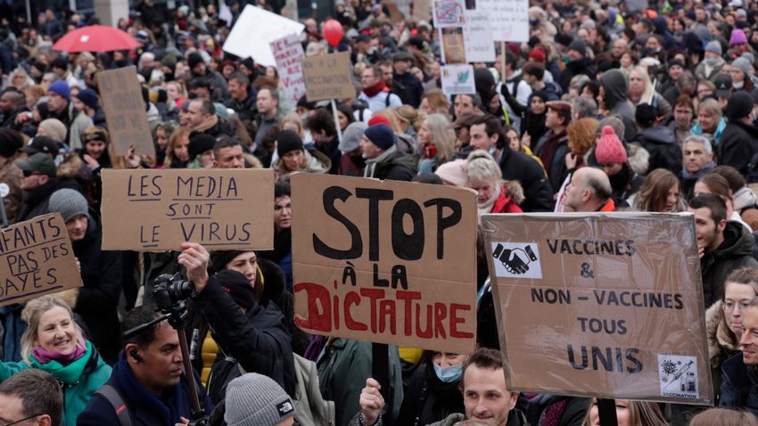 Vízágyút is bevetettek Brüsszelben a tüntetők ellen