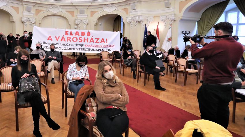 Ráéghet a baloldali sajtóra a Városháza-gate-ben mutatott pártosságuk