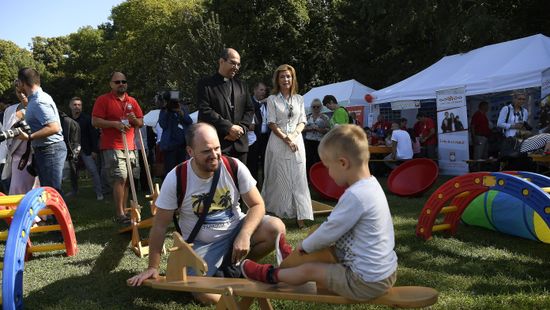 Közös nyilatkozatban állt ki több egyház a családok mellett