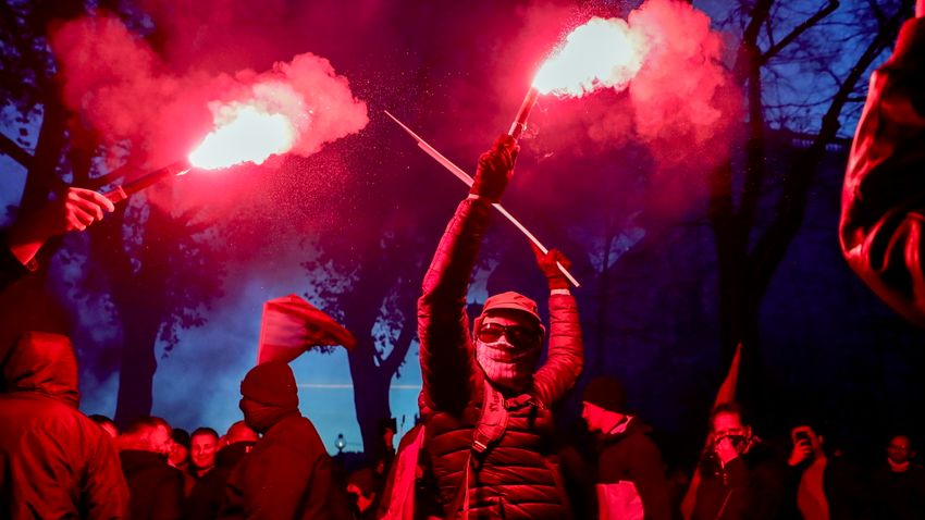 Több tízezren tüntettek Európa nagyvárosaiban a korlátozások ellen