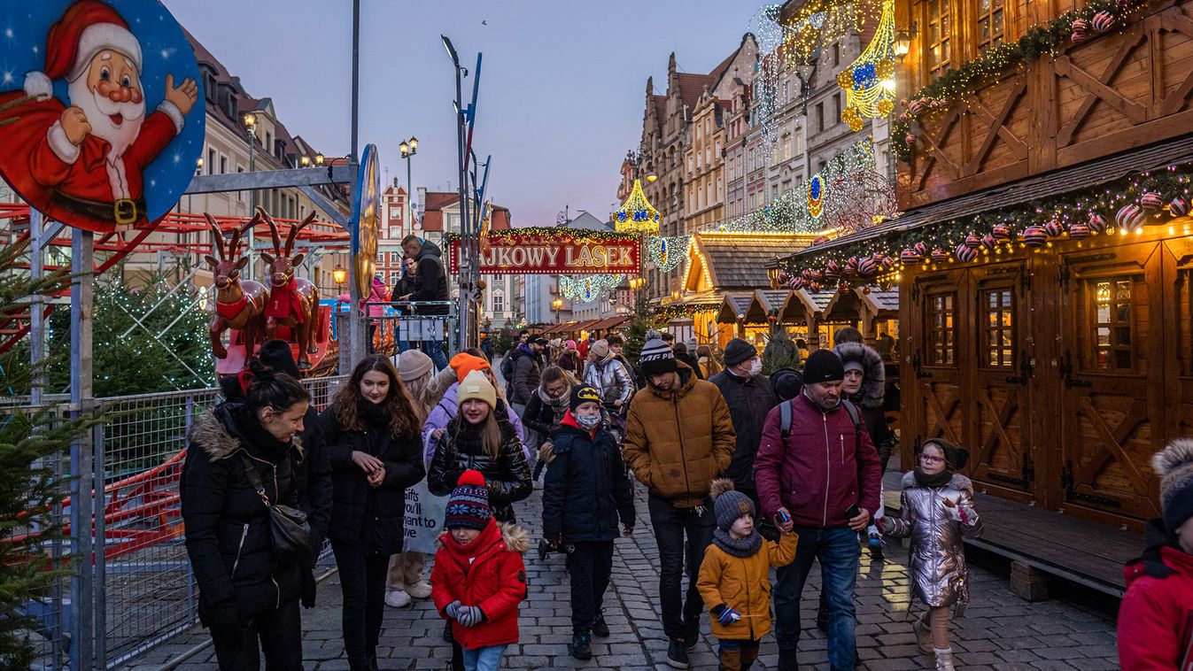 Wroclaw christmas market operates as Covid infections rage in Poland