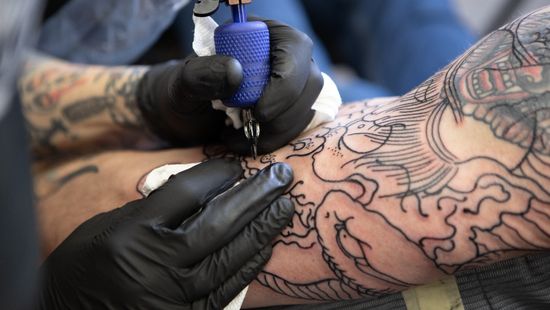 Komoly felülvizsgálat vár a tetoválószalonok által használt tintára