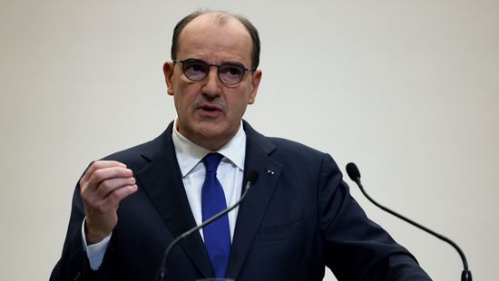  A francia miniszterelnök az oltási igazolás miatt fenyegetőzők megbüntetését ígéri