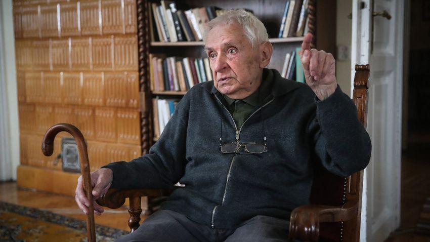 Meghalt Rónaszegi Miklós, Magyarország egyik legsikeresebb írója