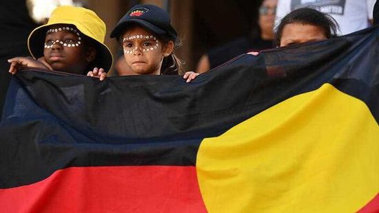 Szabadon használhatják Ausztráliában a bennszülöttek zászlóját