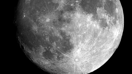 A Holdnak csapódhat egy irányíthatatlanná vált rakéta