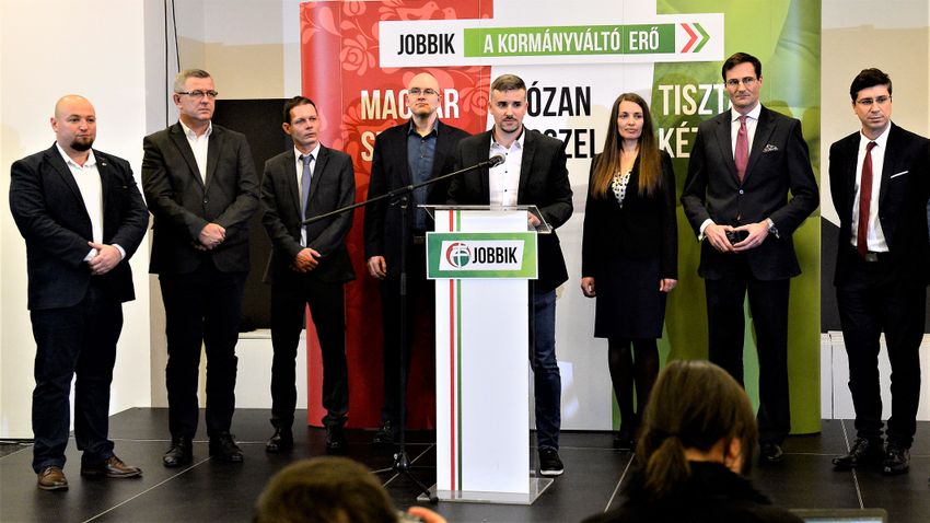 A Jobbik debreceni alelnöke is kilépett