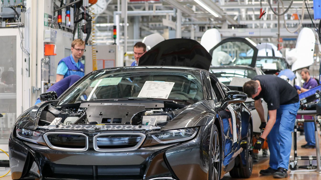 Steinmeier visits BMW plant in Leipzig and promotes Europe