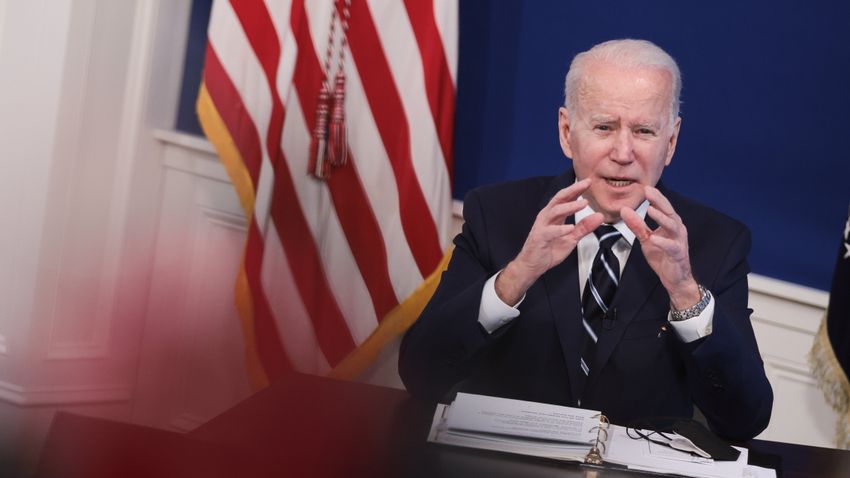 Biden kicsinyíteni próbálta elnöksége első évének kudarcait