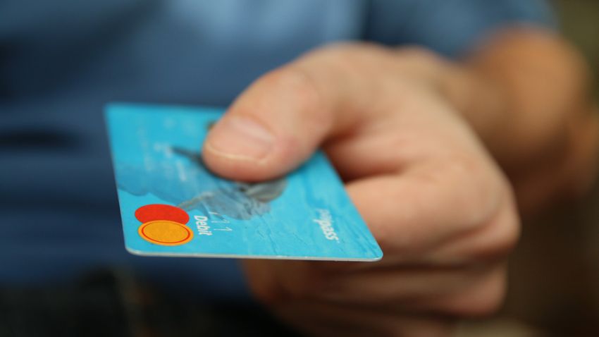 Rákaptak a magyarok a bankkártyás vásárlásra