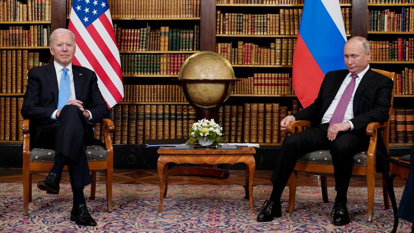 Biden válaszlépést ígér, ha Oroszország megtámadja Ukrajnát