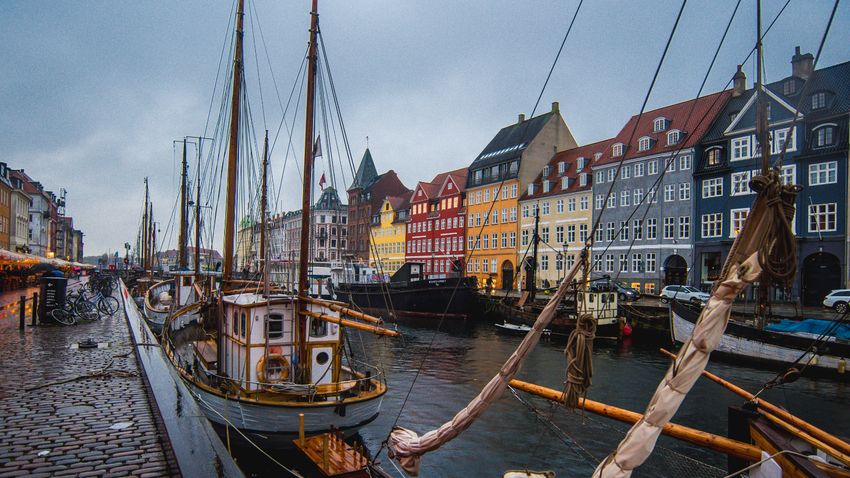 Lapozó: Dániában már tombol az új típusú omikron-variáns