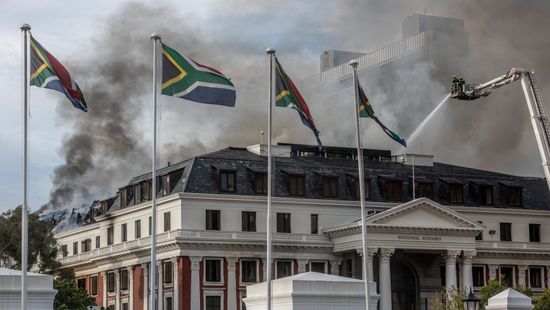 Terrorizmussal is megvádolták a dél-afrikai parlamentet felgyújtó férfit