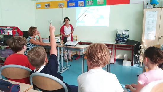 Iskolákban érzékenyít Soros György migránspárti szervezete