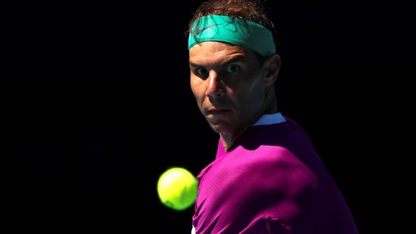 Nadal nagy bajba került, de elődöntőbe jutott Melbourne-ben