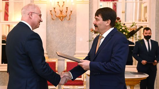 A Károli Gáspár Református Egyetem rektorává nevezték ki Trócsányi Lászlót