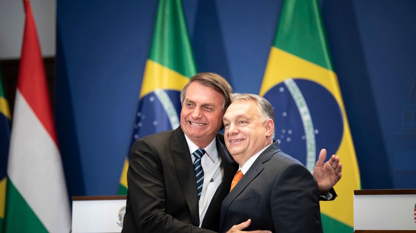 Ismét kórházba szállították Jair Bolsonaro elnököt