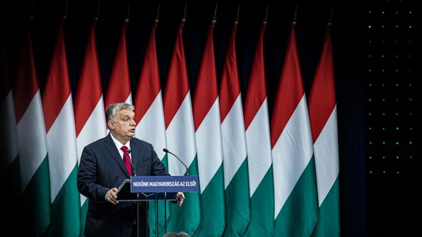 Borítókép: Orbán Viktor a 2020-as évértékelő beszéde közben (Fotó: Miniszterelnöki Sajtóiroda/Fischer Zoltán)

