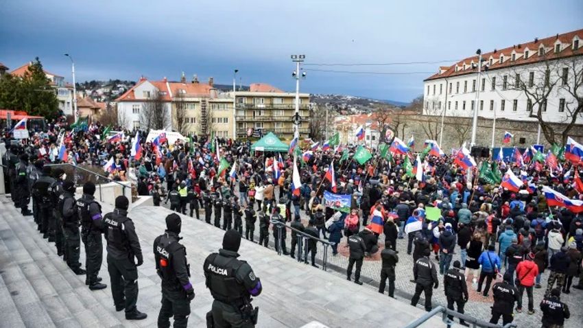 Jóváhagyta a parlament az ellentmondásos szlovák–amerikai védelmi egyezményt