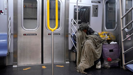 New York eltávolítja a hajléktalanokat a metrókról