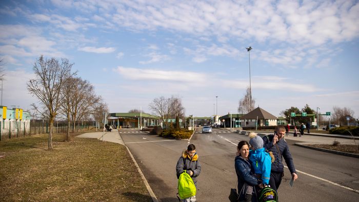 2022.02.25. Beregsurány

Beregsurányi határátkelő, kárpátaljai menekültek érkezen a magyar -ukrán határon az Ukrajnában kitört háború elől menekülve
Fotó: Kurucz Árpád
