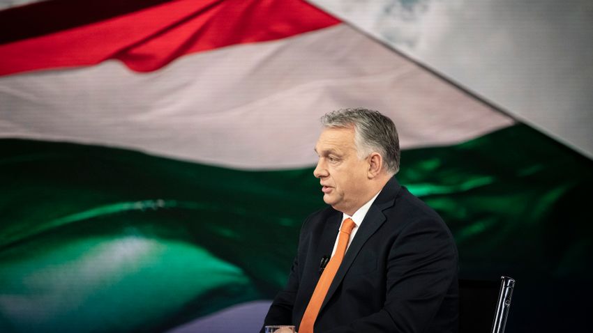 Orbán Viktor: Magyarország nem küld sem fegyvert, sem katonákat a háborús övezetbe