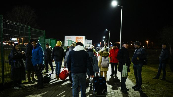 Ukrainian citizens arrive in Poland due to Russia's attack on Ukraine