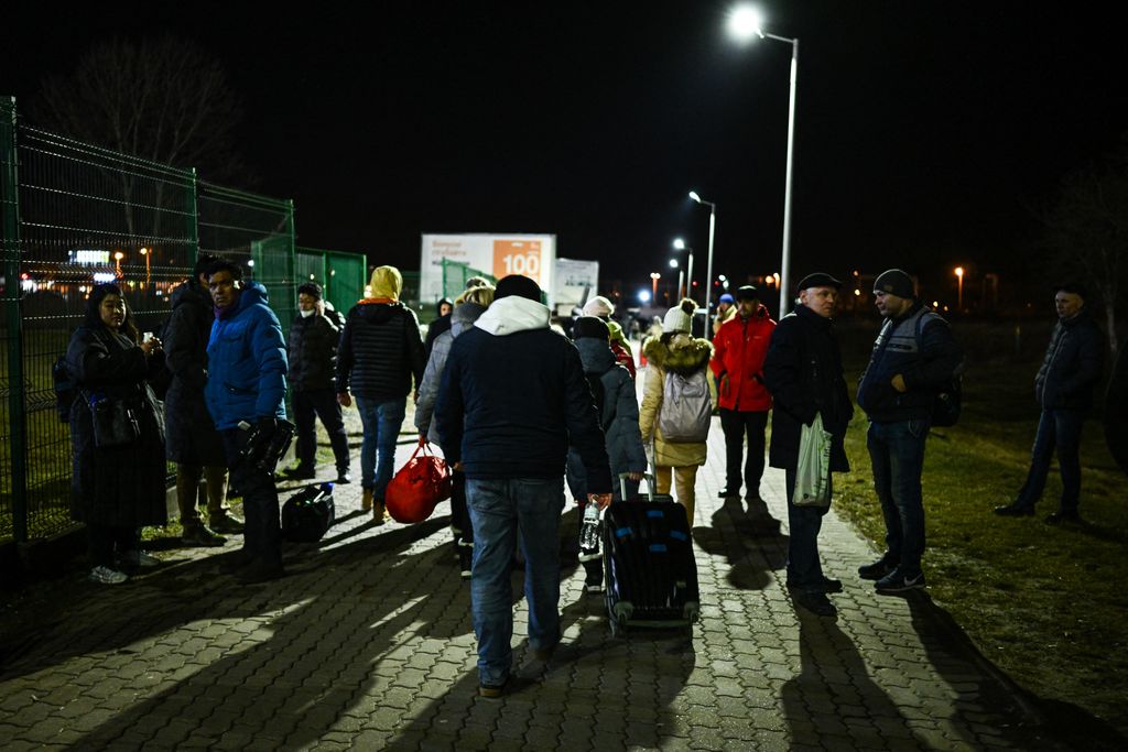 Ukrainian citizens arrive in Poland due to Russia's attack on Ukraine