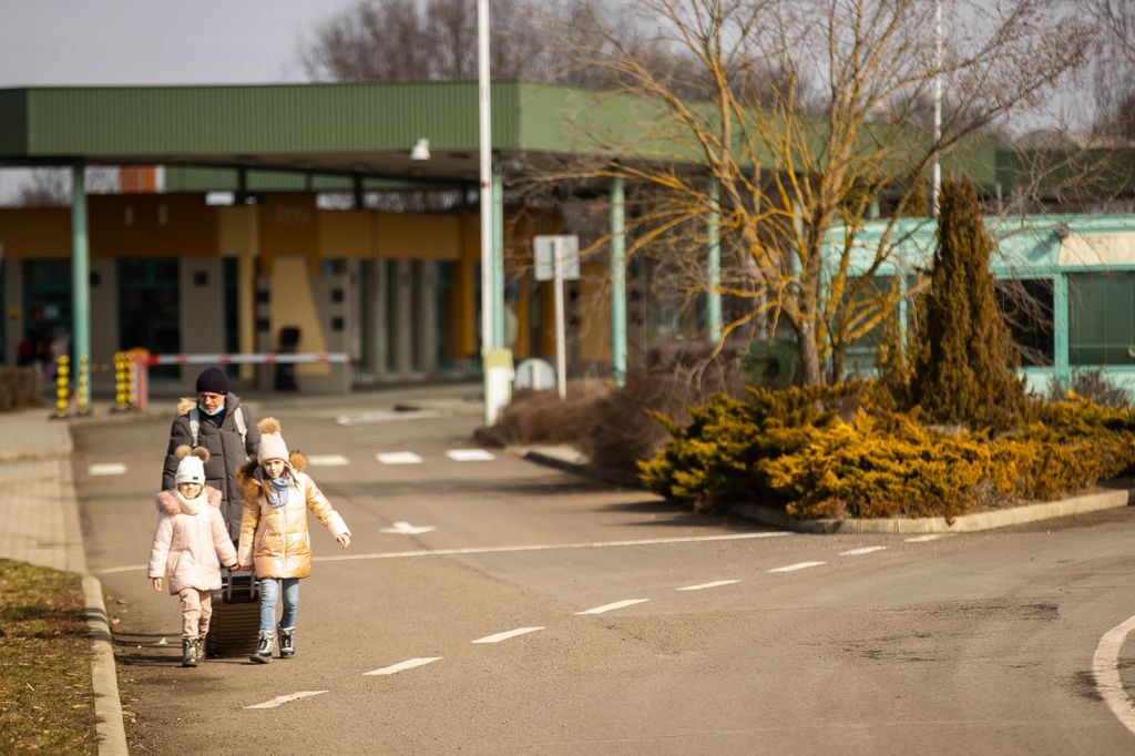 2022.02.25. Beregsurány

Beregsurányi határátkelő, kárpátaljai menekültek érkezen a magyar -ukrán határon az Ukrajnában kitört háború elől menekülve
Fotó: Kurucz Árpád
