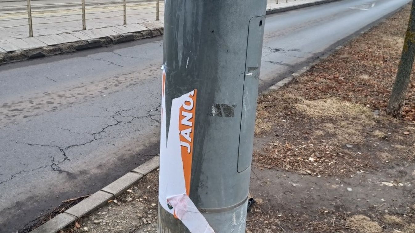 Több tucat kormánypárti plakátot megrongáltak Miskolcon