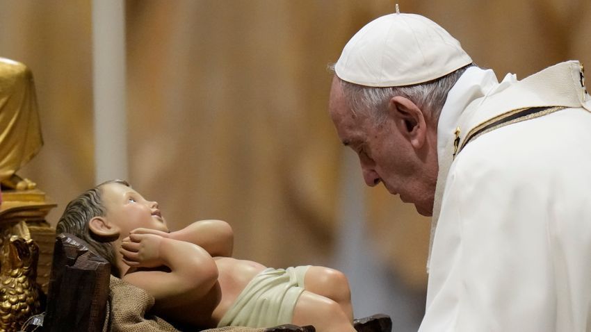 Lapozó: Exkluzív interjúban mondta el véleményét Ferenc pápa a világpolitikai helyzetről