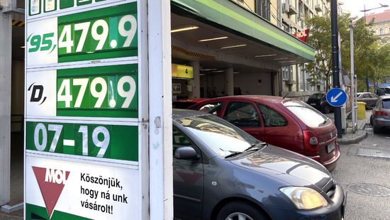 Schanda Tamás: Az üzemanyagárak befagyasztása további védelem a családoknak