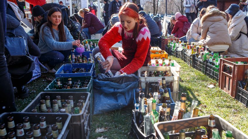 Kárpátaljai tudósítónk: Ungváron már Molotov-koktélokat gyártanak