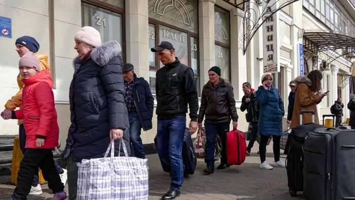 First 300 evacuees arrive to Odesa from Mykolayiv