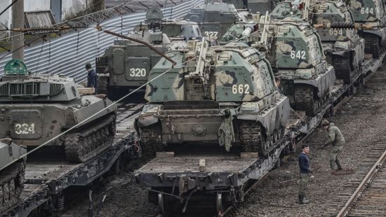 Minszk: Moszkva modern katonai felszereléseket szállít Fehéroroszországba