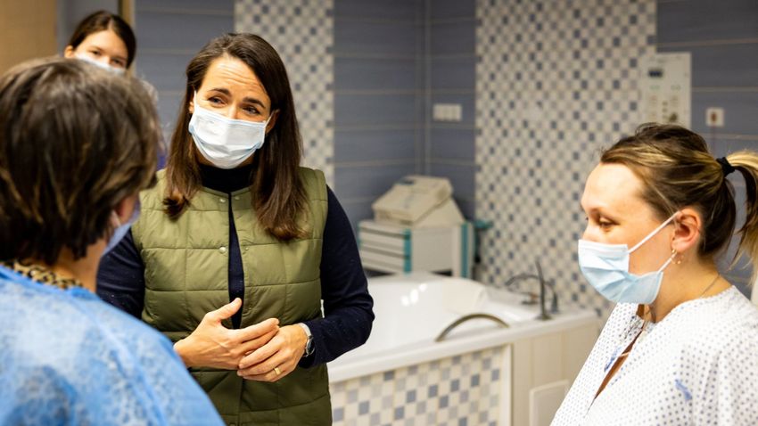 Novák Katalin: A nyíregyházi kórház csapata az Ukrajnából érkező menekültek ellátásából is kiveszi a részét