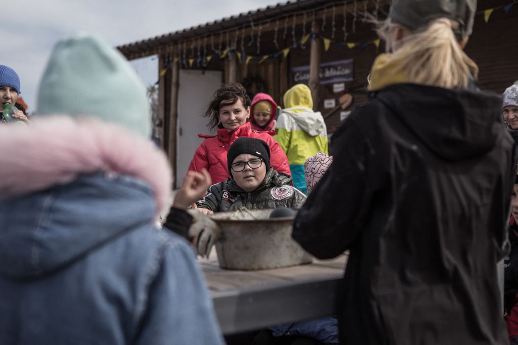 Pet therapy for civilians suffered war trauma in Ukraine