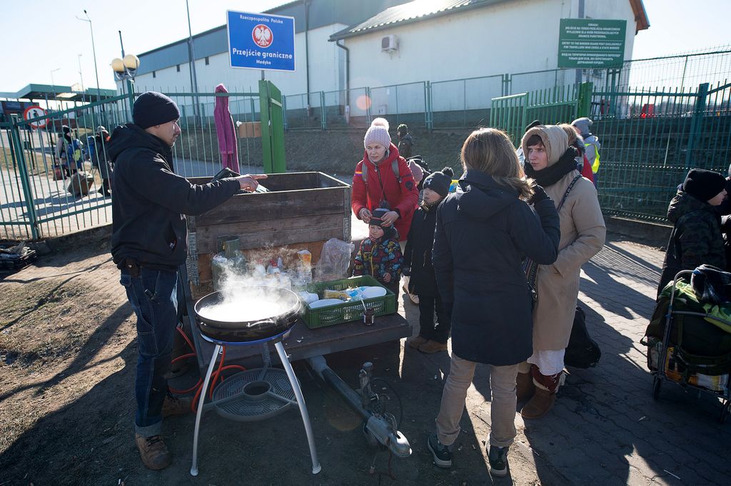 Ukraine conflict - border crossing from Ukraine to Poland