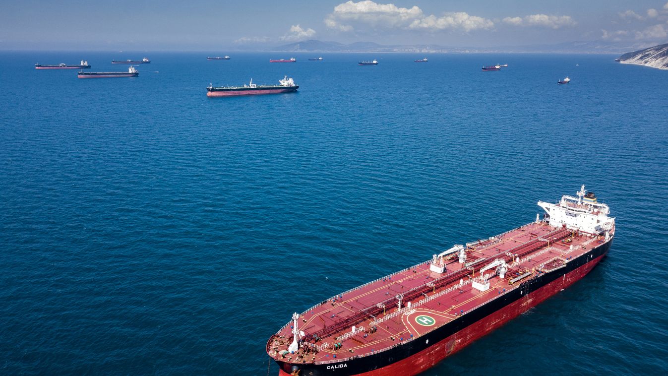 Russia Oil Terminal

6228941 24.04.2020 An oil tanker is seen at the oil loading terminal of the Sheskharis transshipment complex, in Novorossiysk, Russia. Vitaly Timkiv / Sputnik (Photo by Vitaly Timkiv / Sputnik / Sputnik via AFP)