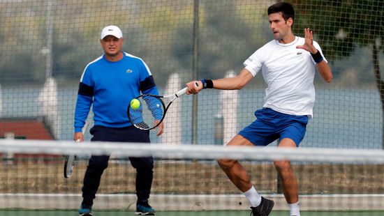 Djokovics hektikus éve folytatódik, elköszönt edzőjétől