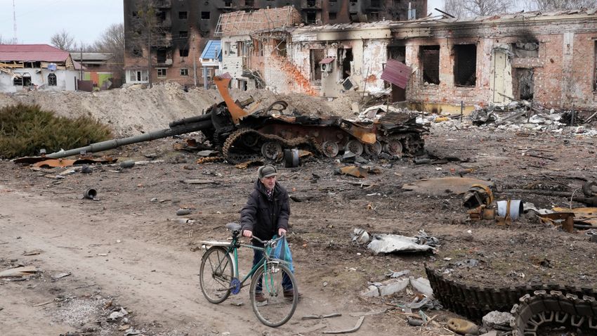 Először áll bíróság elé háborús bűncselekménnyel gyanúsított orosz katona Ukrajnában