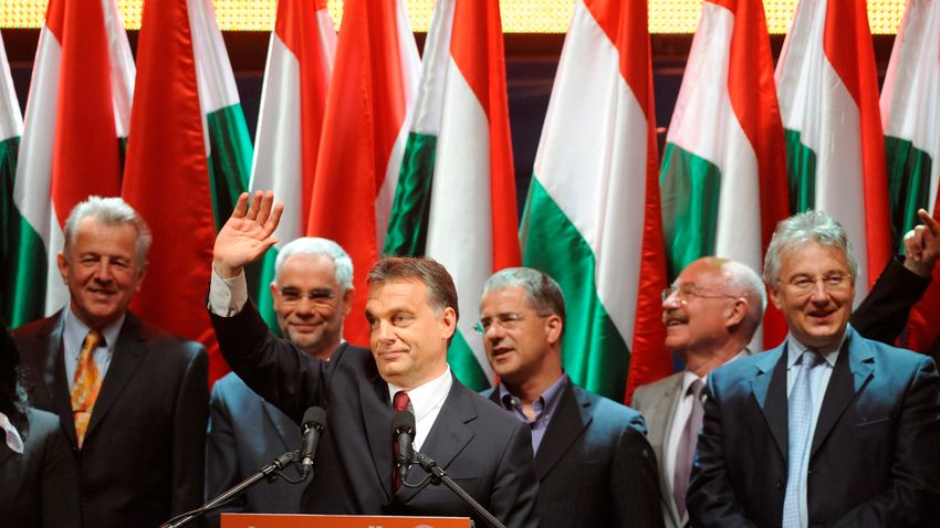 „Orbán kezében vannak a jobb kártyák”: a nemzetközi sajtó is a magyar választásokkal foglalkozik